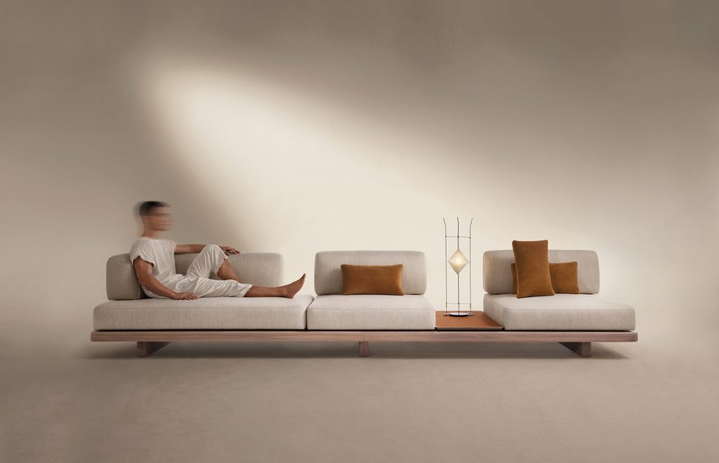 Chaise lounge o sofá de diseño minimalista inspirada en el minimalismo japonés. Camino Sereno.